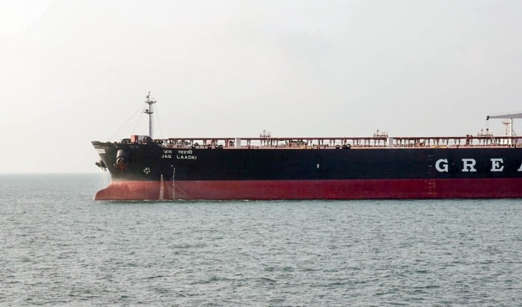 Strait Of Hormuz Crisis | Middle East में फिर गहराया संकट! ईरान ने होर्मुज़ जलडमरूमध्य किया बंद, सीज़फ़ायर पर मंडराए संकट के बादल