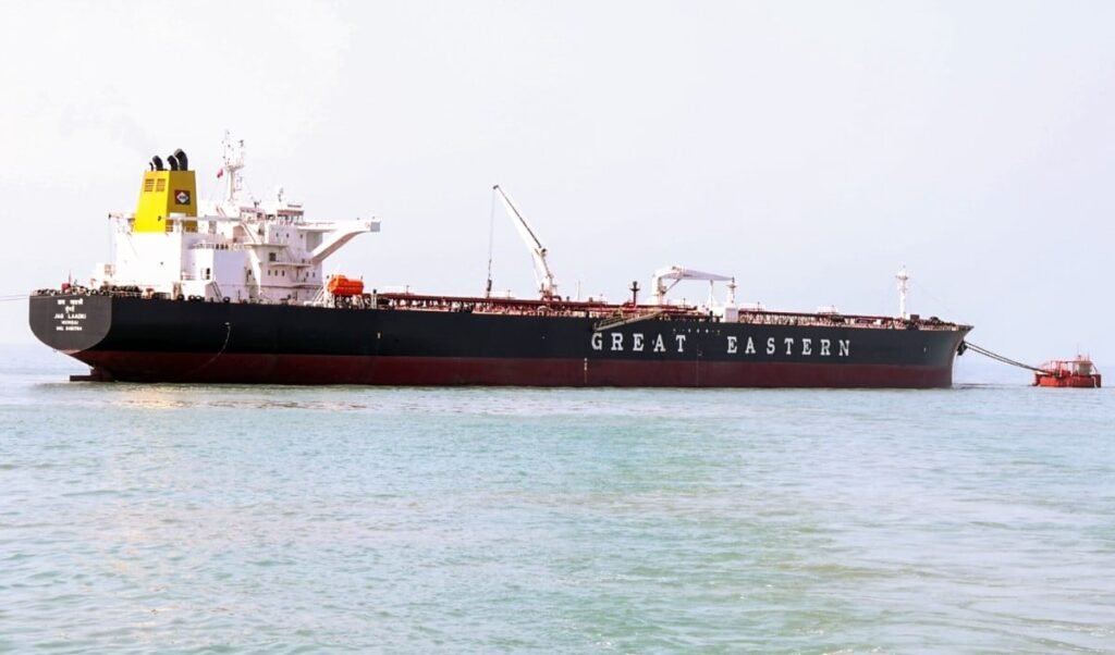 Strait of Hormuz Crisis | आपूर्ति बाधित होने की आशंका के बीच सरकार सख्त, जमाखोरी और कालाबाजारी रोकने के निर्देश