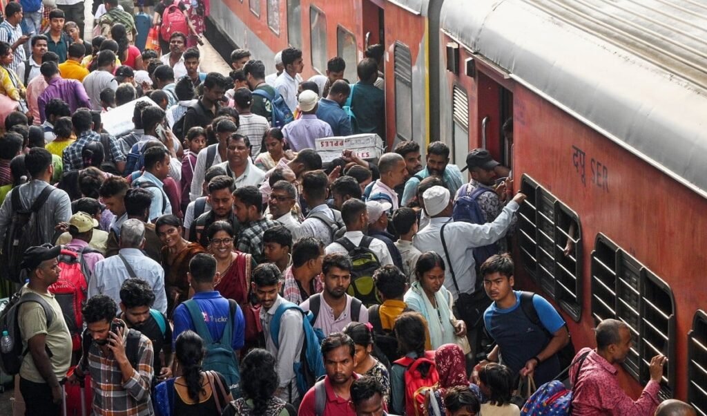 Summer Rush से निपटने को Railway तैयार, देशभर में चलेंगी 18,262 Special Trips