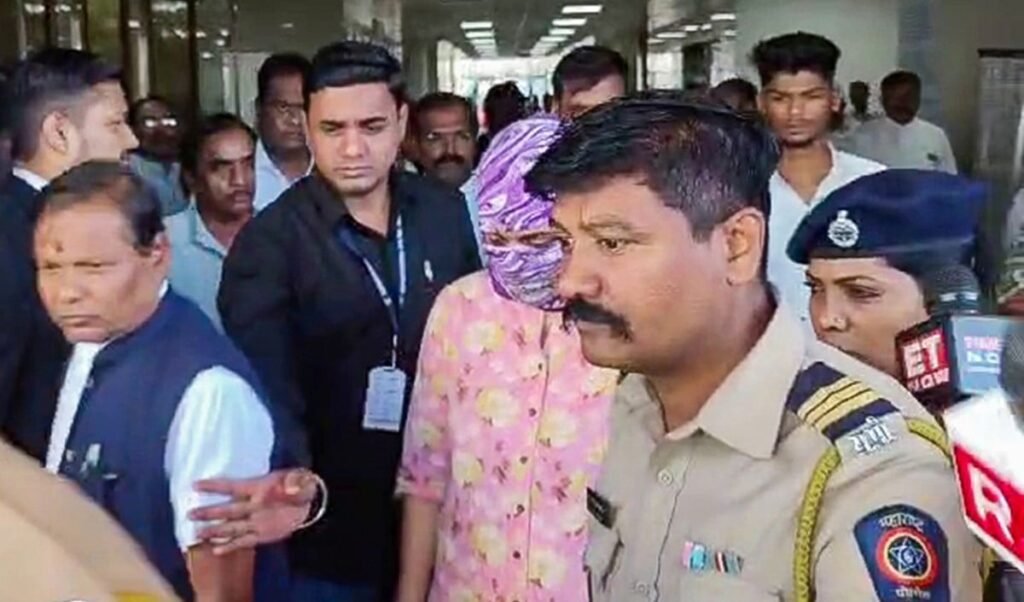 TCS Nashik Case में आरोपी निदा खान के माता-पिता का दावा, नासिक के ‘गॉडमैन’ को बचाने की साज़िश