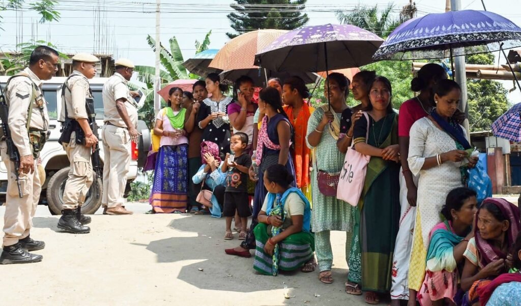 Tamil Nadu Assembly Elections 2026 | तमिलनाडु का रण तैयार! सत्ता बरकरार रखने और बदलाव के बीच ‘त्रिकोणीय’ मुकाबला, मतदान जारी