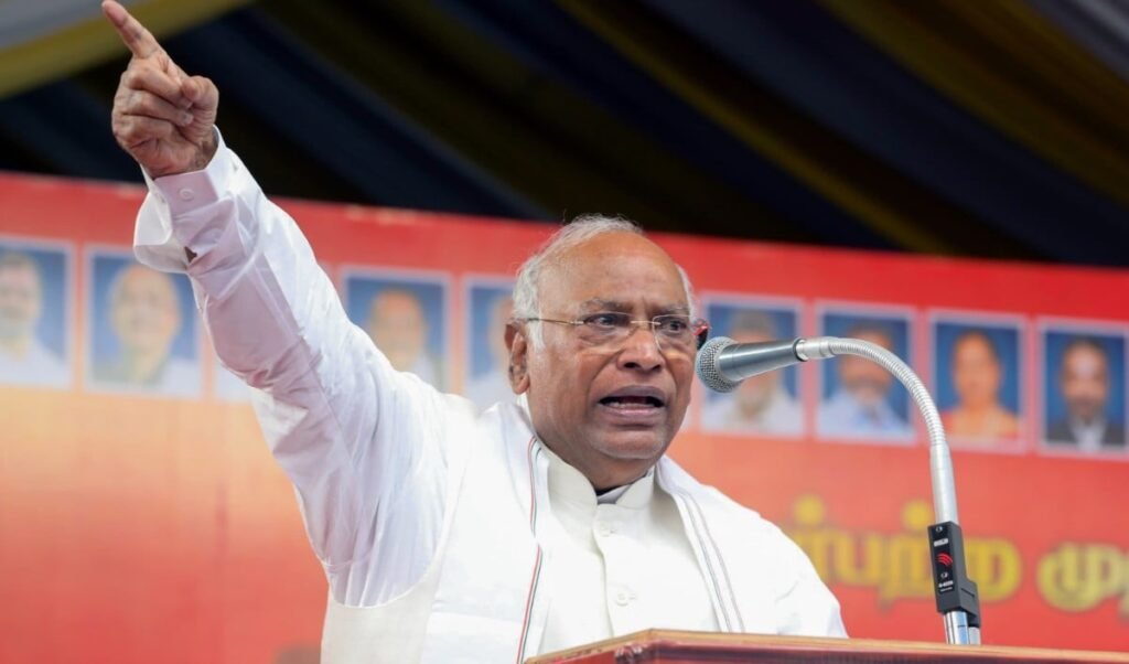 ‘Terrorist’ टिप्पणी पर ECI ने मांगा जवाब, Congress अध्यक्ष Kharge बोले- हमने रिप्लाई कर दिया है