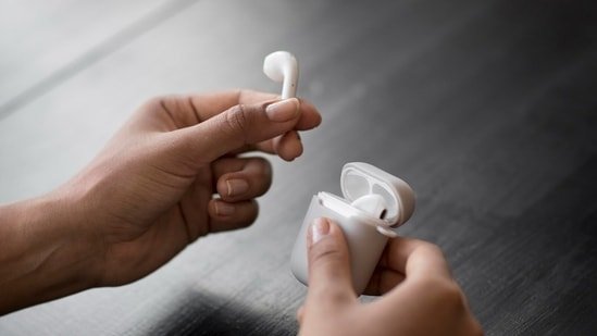 UK nutritionist warns ‘wearing AirPods is slowly frying your brain’; shares hacks to reduce harm and what to use instead UK nutritionist warns ‘wearing AirPods is slowly frying your brain’; shares hacks to reduce harm and what to use instead