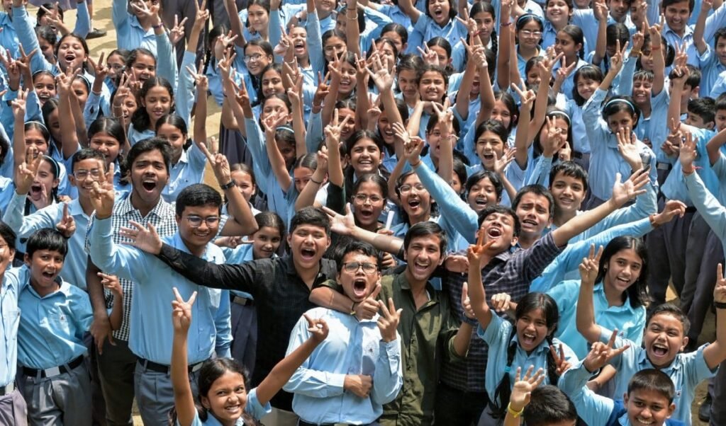 UP Board 10th 12th Result Declared: हाईस्कूल में कशिश-अंश‍िका और इंटर में श‍िखा ने किया टॉप, CM Yogi ने दी बधाई