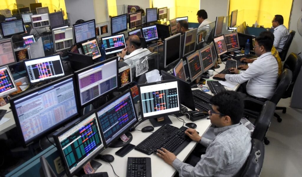 US-Iran वार्ता और सस्ता Crude Oil, दोहरी खुशी से Sensex में 1400 अंकों की सुनामी US-Iran वार्ता और सस्ता Crude Oil, दोहरी खुशी से Sensex में 1400 अंकों की सुनामी