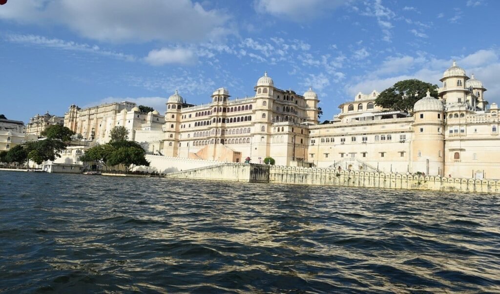 Udaipur Trip: Destination Wedding से परे, ये 4 जगहें बनाती हैं इसे 'Venice of the East'