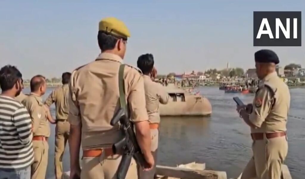 Vrindavan Boat Tragedy: यमुना नदी में नाव पलटने से मचा कोहराम, 9 श्रद्धालुओं की मौत, कई लापता Vrindavan Boat Tragedy: यमुना नदी में नाव पलटने से मचा कोहराम, 9 श्रद्धालुओं की मौत, कई लापता