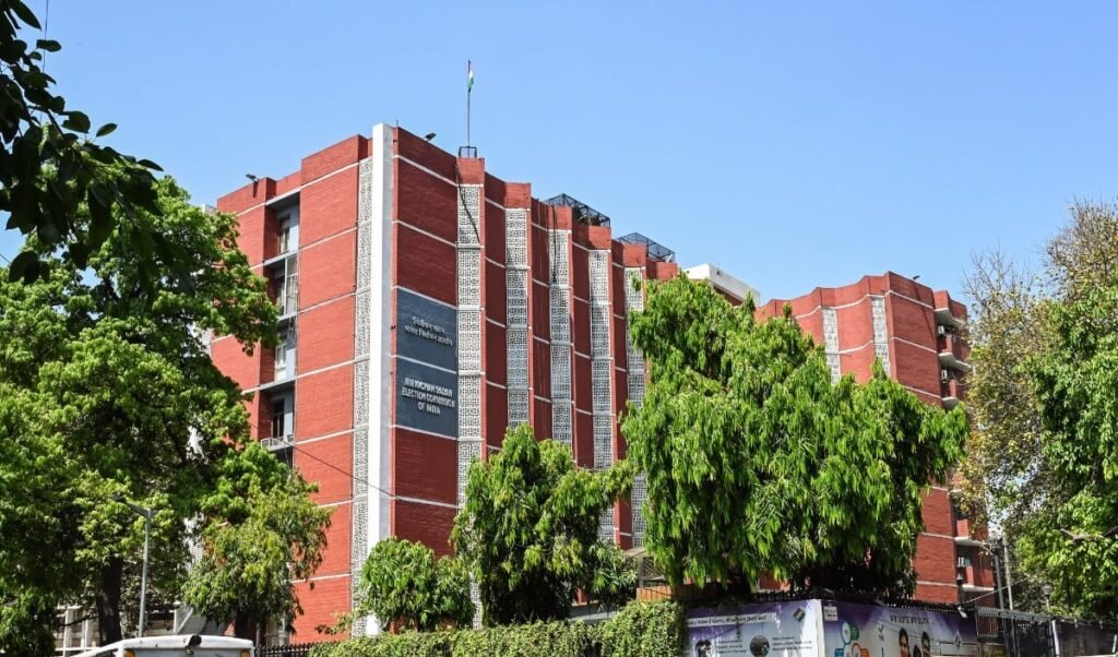 West Bengal Elections 2026 | डेटा सुरक्षा के लिए निर्वाचन आयोग के नए निर्देश, SD कार्ड निकालने पर लगी रोक