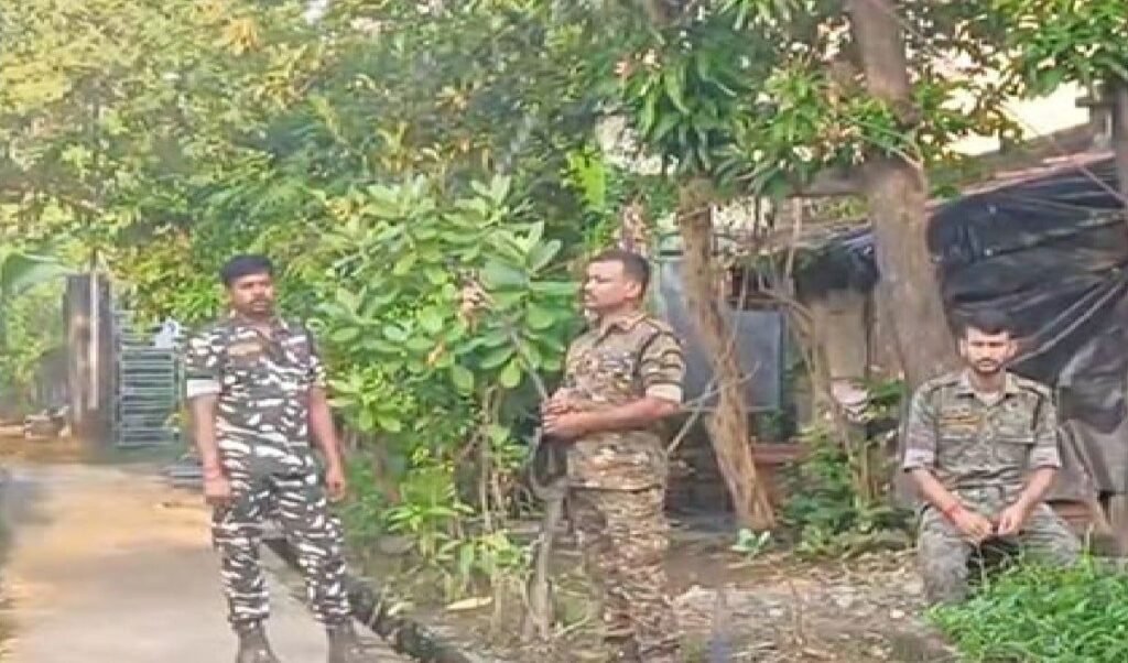 West Bengal के Maheshtala में 16 बीघा झुग्गी में भीषण Fire, आसमान में सिर्फ धुएं का गुबार