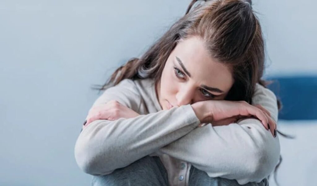 Women Health: Hot Flashes से लेकर Mood Swings तक, मेनोपॉज कैसे बदलता है आपका शरीर और मन