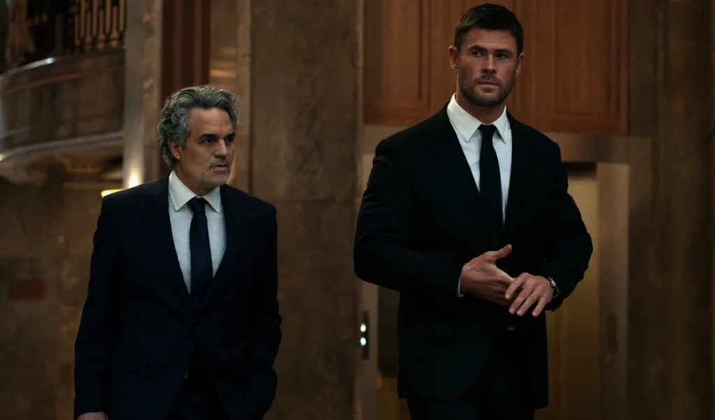 crime 101 x review did chris hemsworth and mark ruffalo heist thriller impress internet users