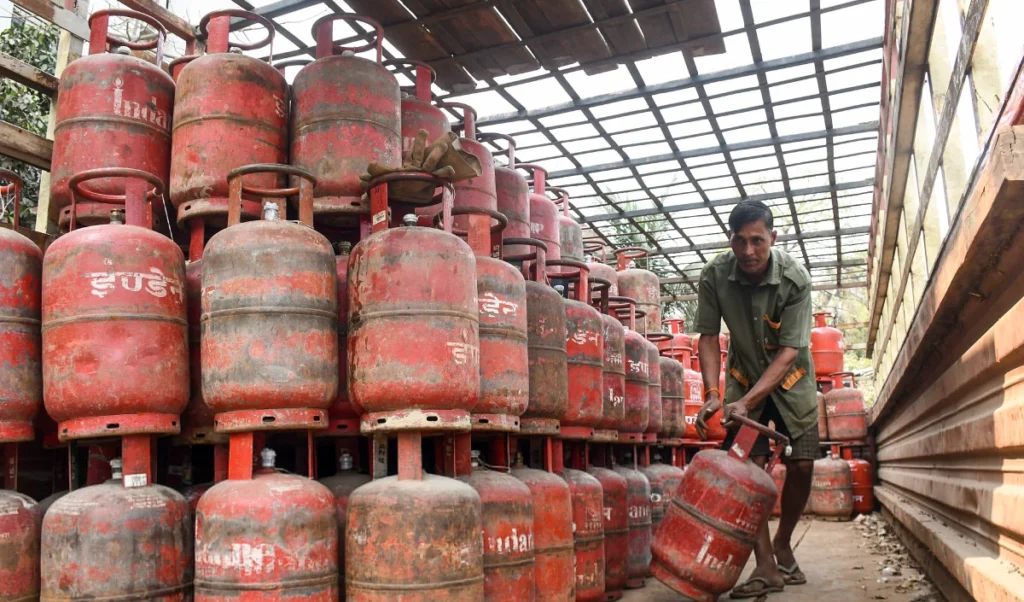 iran war commercial lpg cylinders become 195 more expensive mini cylinder prices rise by 51