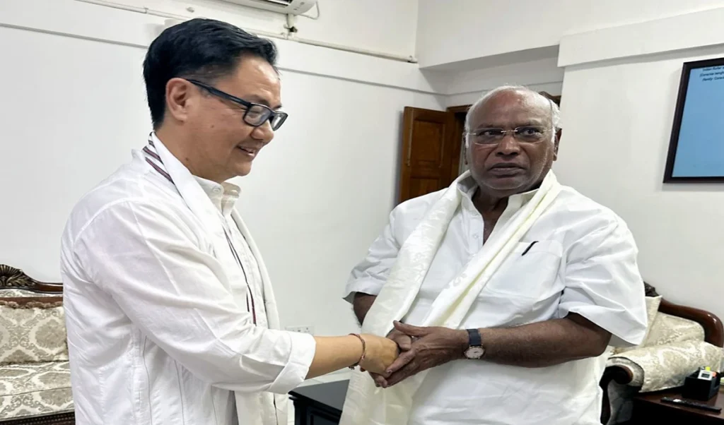 ‘आपके PM कहाँ थे?’ Kharge के सवाल पर घमासान, Rijiju बोले- All-Party Meeting से आप भी गायब थे।