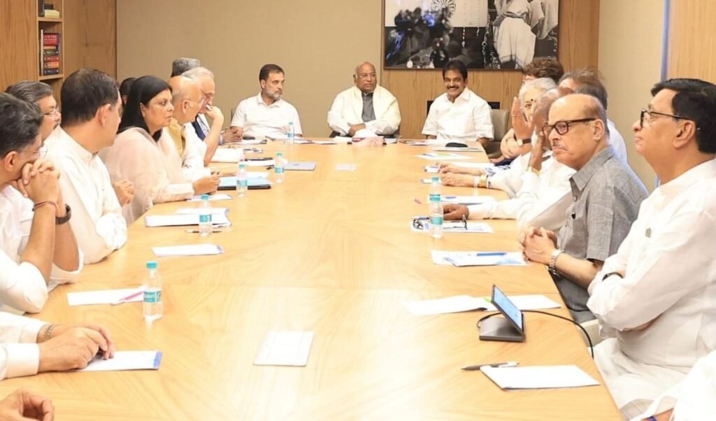 चुनावी लाभ के लिए संसद सत्र? CWC Meeting में खरगे का आरोप- Modi Government कर रही MCC का उल्लंघन