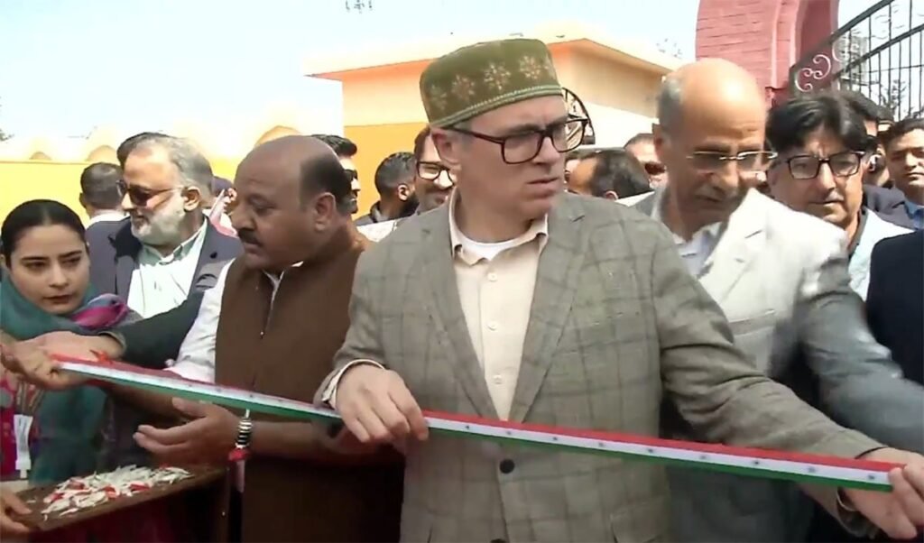 तिरंगे जैसा फीता काटने से Omar Abdullah ने कर दिया इंकार, BJP बोली- Well Done CM