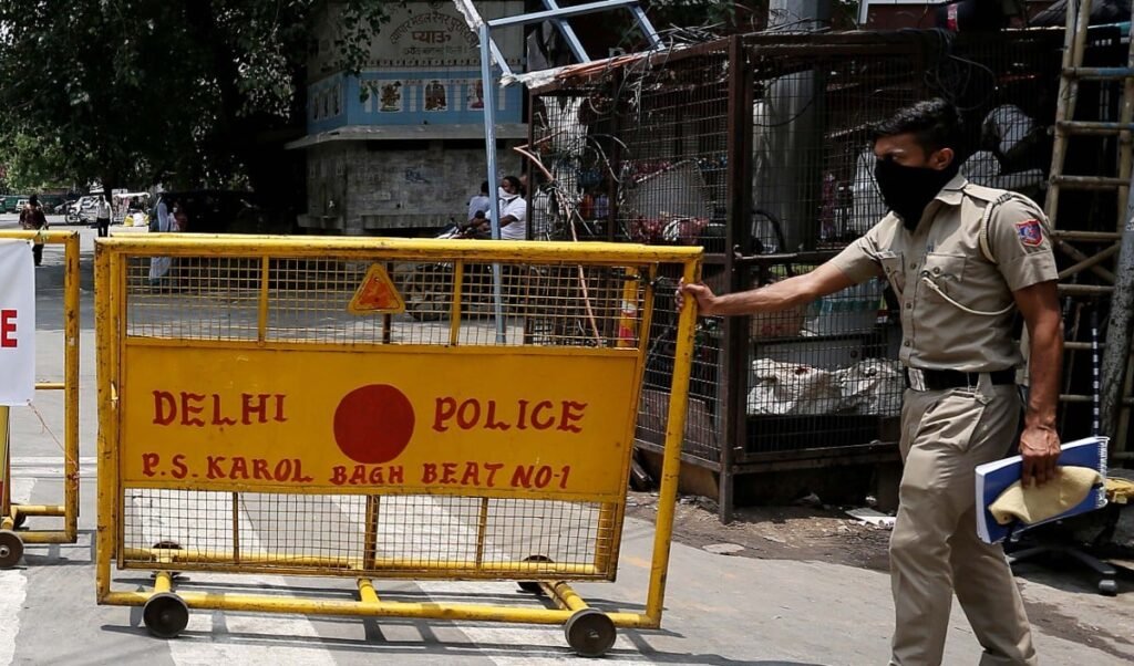 दिल्ली के करोल बाग में सनसनी: तड़के हुई गोलीबारी में एक युवक घायल, आरोपियों की तलाश जारी