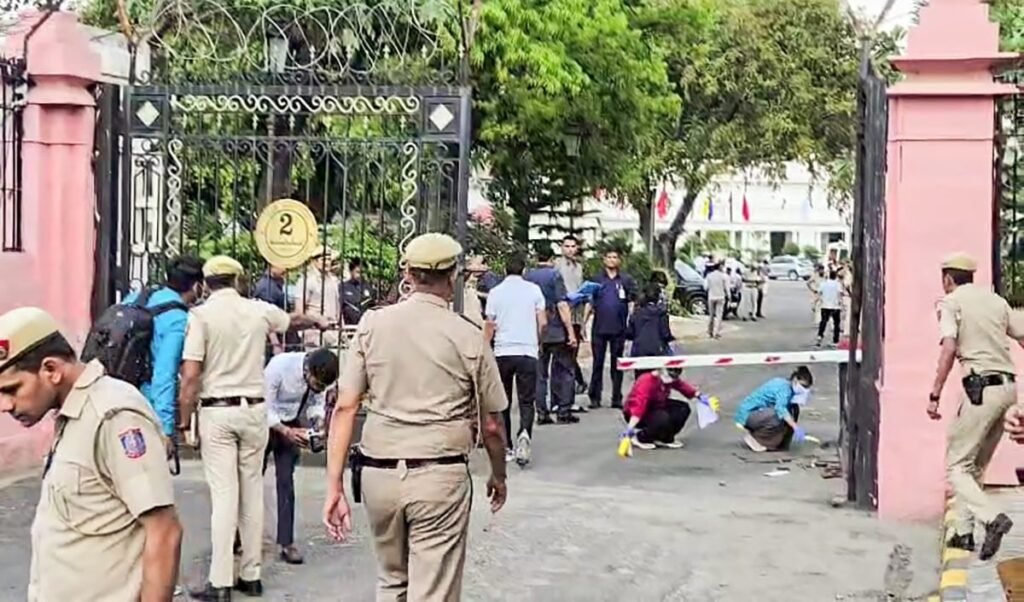दिल्ली विधानसभा की घटना ने हाई-प्रोफाइल परिसरों की सुरक्षा तैयारियों पर गंभीर प्रश्नचिह्न लगा दिया है