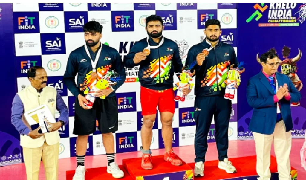 दूध बेचने से लेकर गोल्ड मेडल जीतने तक : जम्मू कश्मीर के पहलवान हमाम हुसैन का सपना हुआ सच दूध बेचने से लेकर गोल्ड मेडल जीतने तक : जम्मू कश्मीर के पहलवान हमाम हुसैन का सपना हुआ सच