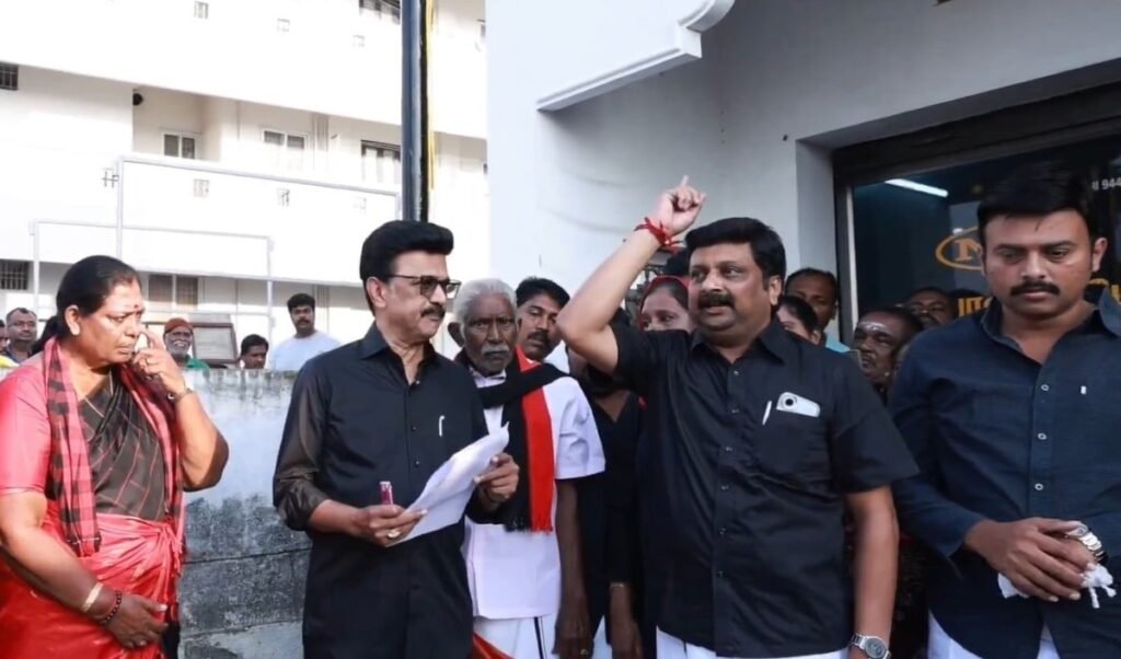 ‘द्रविड़ भूमि में फैलेगी आग’, तमिलनाडु के मुख्यमंत्री MK स्टालिन ने परिसीमन बिल की कॉपी जलाई | VIDEO ‘द्रविड़ भूमि में फैलेगी आग’, तमिलनाडु के मुख्यमंत्री MK स्टालिन ने परिसीमन बिल की कॉपी जलाई | VIDEO