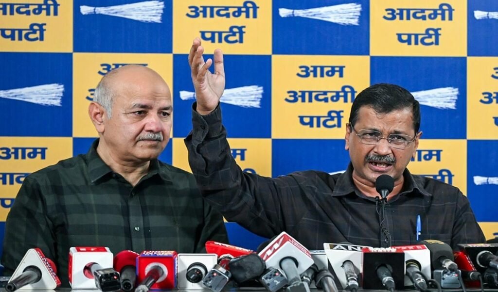 पंजाब से दिल्ली तक सियासी ‘सुनामी’: संकट में 'आप'