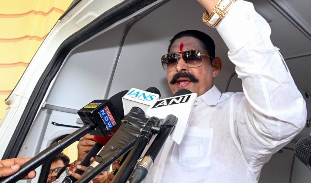 पप्पू यादव पागल हो गए हैं, उनकी पत्नी भी नेता हैं… पूर्णिया सांसद के बयान पर अनंत सिंह का पलटवार