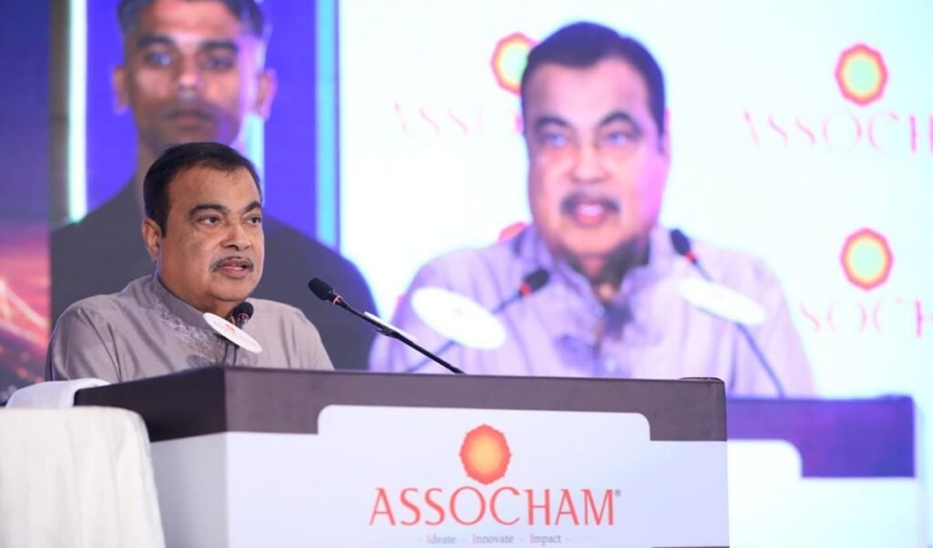 परियोजनाओं में देरी और लागत वृद्धि पर भड़के नितिन गडकरी, गुणवत्ता से समझौता करने वाले ठेकेदारों को भी दिया सख्त संदेश