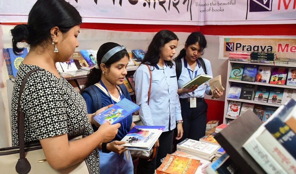 पुस्तकें हैं जीवन का दीप, समाधान का सेतु