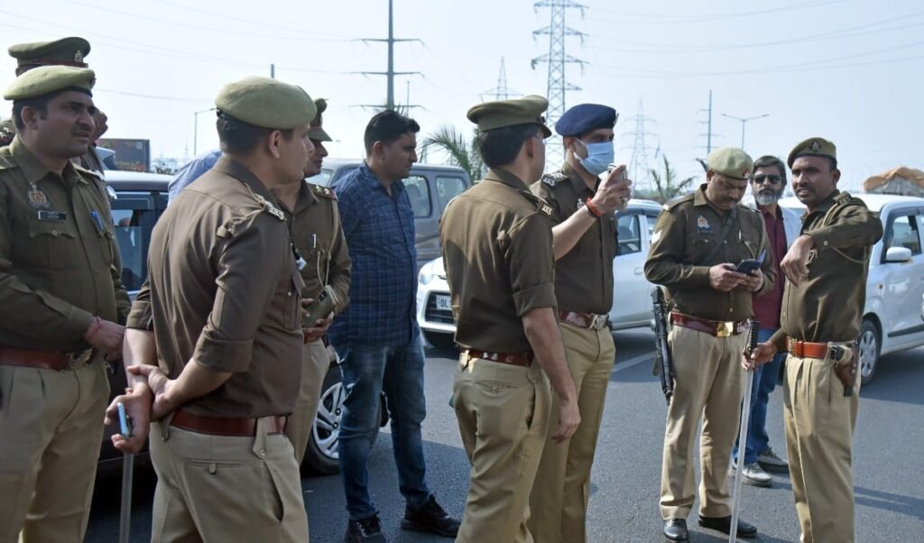 बिजनौर पुलिस की बड़ी कार्रवाई, दुबई में बैठे संदिग्ध पाकिस्तानी हैंडलर से जुड़े दो युवक गिरफ्तार