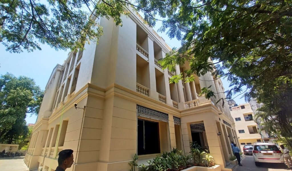 भारतीय रियल एस्टेट में 'सुस्ती'! जनवरी-मार्च तिमाही में आवासीय बिक्री 4% गिरी, ऊँची कीमतें और वैश्विक तनाव मुख्य वजह