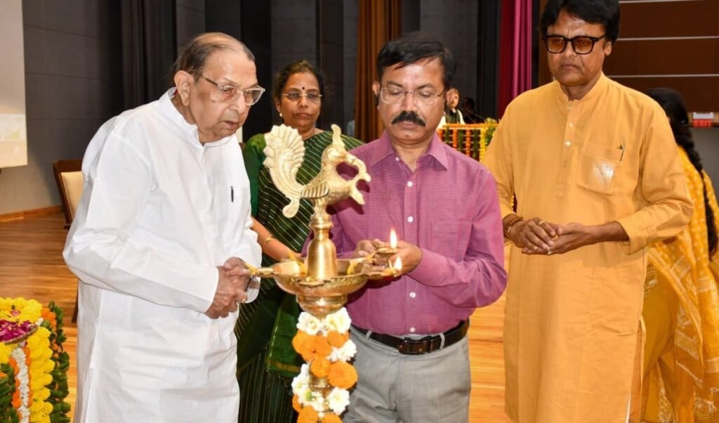 मीडिया में लोकहित पर महत्वाकांक्षाएं हावी, Achyutanand Mishra ने Bhopal में पत्रकारों को दी बड़ी सीख