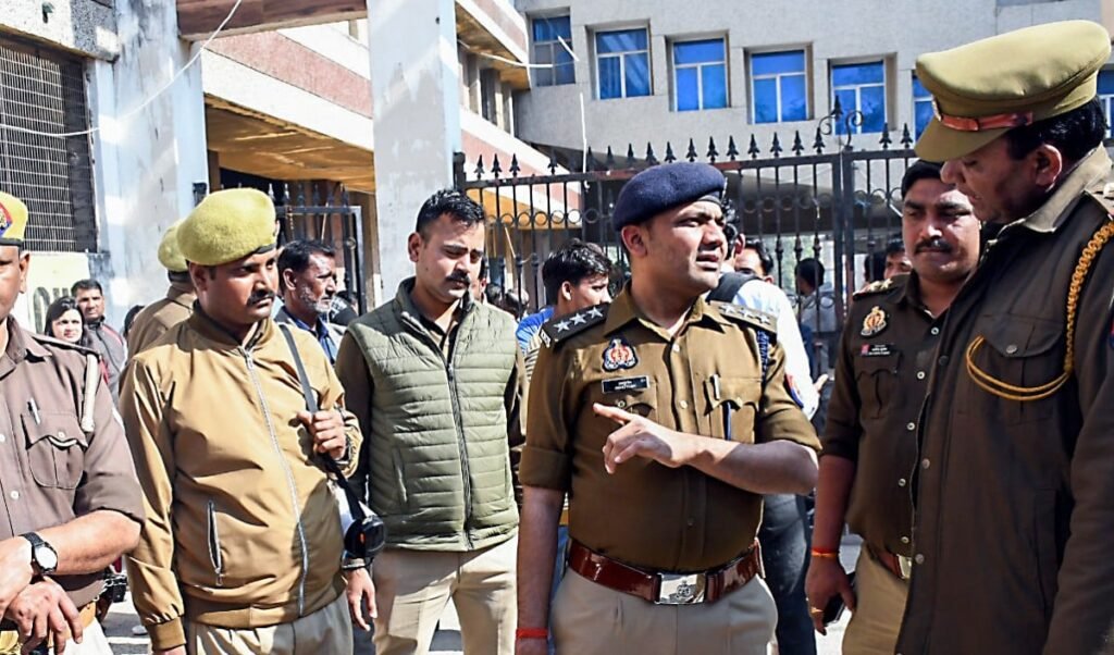 ‘मैं हार गया, पापा जीत गए’, कानपुर में 24 साल के लड़के ने की आत्महत्या, सुसाइड नोट में बयां किया बचपन के ‘टॉक्सिक’ दुर्व्यवहार का दर्द