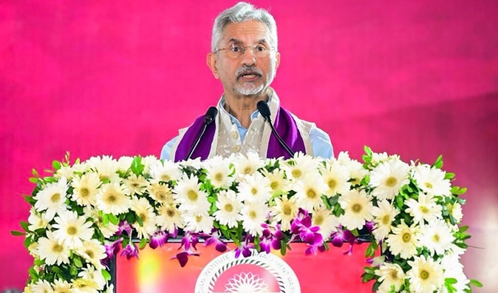 वैश्विक संकटों के बीच भारत ने दिखाई जबरदस्त मजबूती, जयशंकर ने गिनाईं मोदी की कूटनीतिक उपलब्धियां वैश्विक संकटों के बीच भारत ने दिखाई जबरदस्त मजबूती, जयशंकर ने गिनाईं मोदी की कूटनीतिक उपलब्धियां