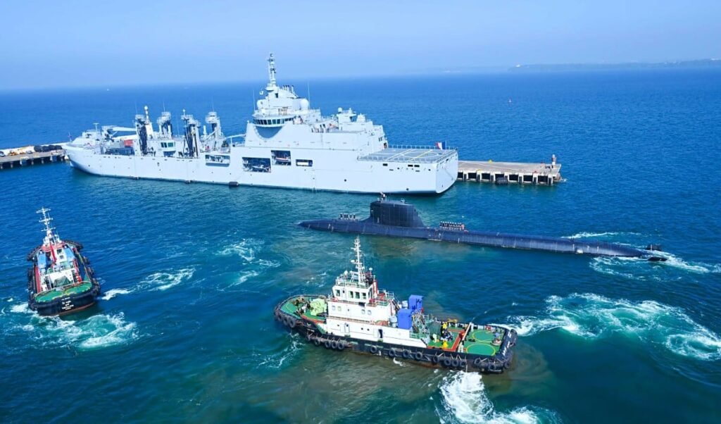 समुद्र में महायुद्ध की आहट: ईरान पर अमेरिका की 'सर्जिकल' घेराबंदी, व्यापारिक जहाजों को अंतिम चेतावनी समुद्र में महायुद्ध की आहट: ईरान पर अमेरिका की 'सर्जिकल' घेराबंदी, व्यापारिक जहाजों को अंतिम चेतावनी