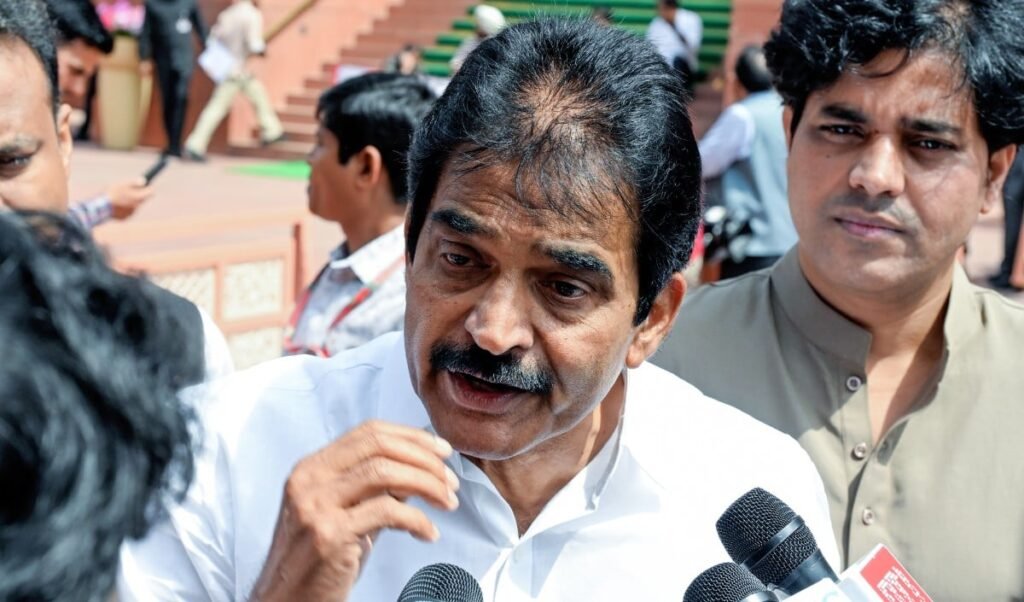 सांसदों के ‘अपमान’ पर सियासी घमासान, PM Modi के खिलाफ Lok Sabha में विशेषाधिकार हनन नोटिस