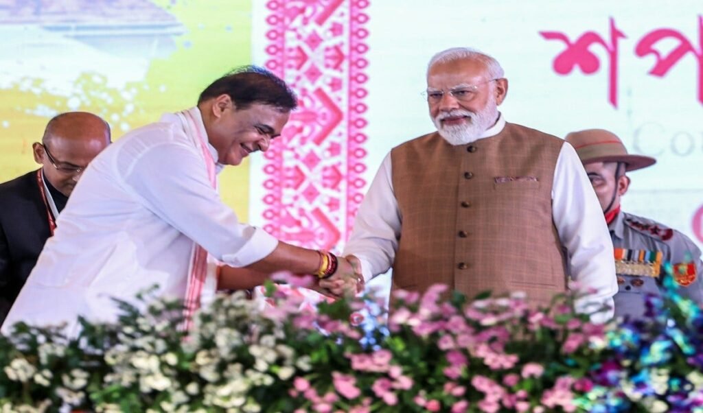 Assam में Himanta Biswa Sarma की ताजपोशी, PM Modi बोले- आप एक उत्कृष्ट प्रशासक हैं