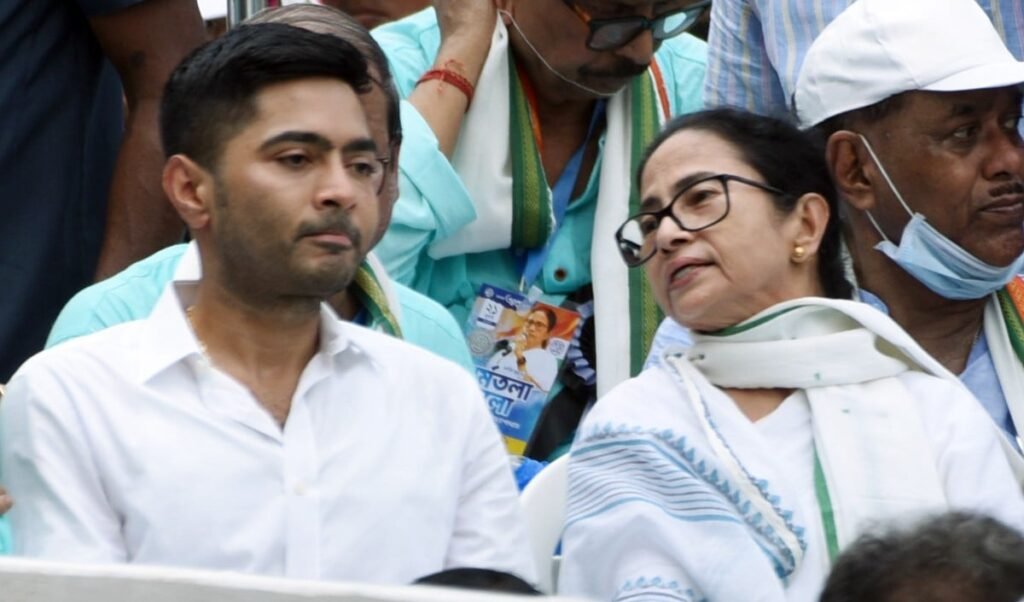 Bengal Election का बड़ा Side Effect: TMC में इस्तीफों की सुनामी, पार्टी के सामने गहराया संकट Bengal Election का बड़ा Side Effect: TMC में इस्तीफों की सुनामी, पार्टी के सामने गहराया संकट