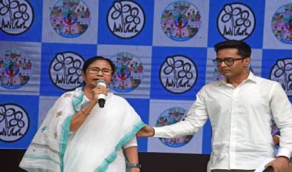 Bengal में TMC की बड़ी फजीहत, Lakshmi Bhandar घोटाले में फंसे नेता ने अपनी ही Party को घेरा Bengal में TMC की बड़ी फजीहत, Lakshmi Bhandar घोटाले में फंसे नेता ने अपनी ही Party को घेरा