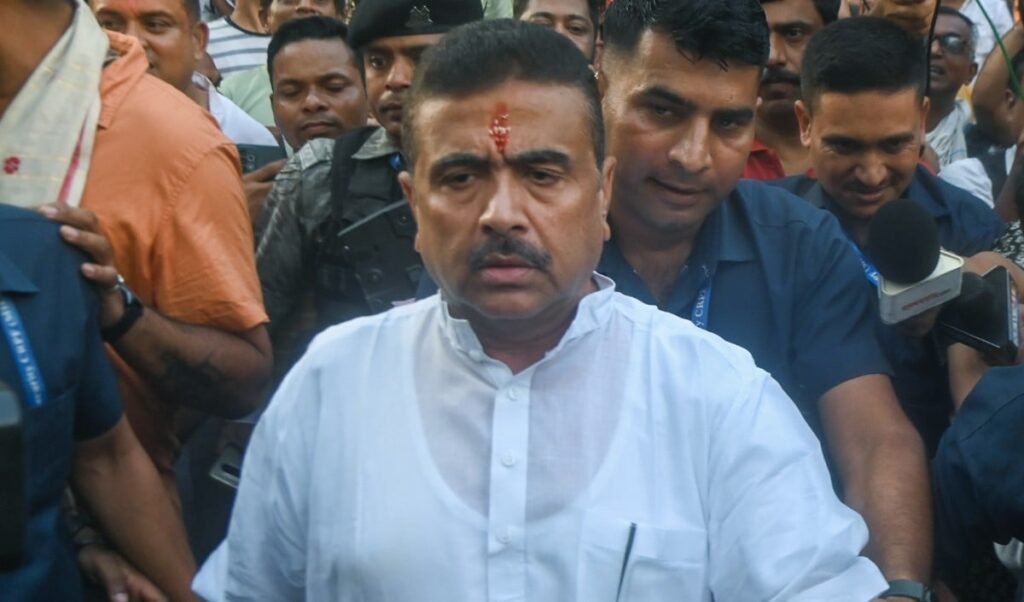 Bengal में अब ‘Yogi Model’ की गूंज, CM Suvendu Adhikari ने लगाया पहला ‘जनता दरबार’ Bengal में अब ‘Yogi Model’ की गूंज, CM Suvendu Adhikari ने लगाया पहला ‘जनता दरबार’