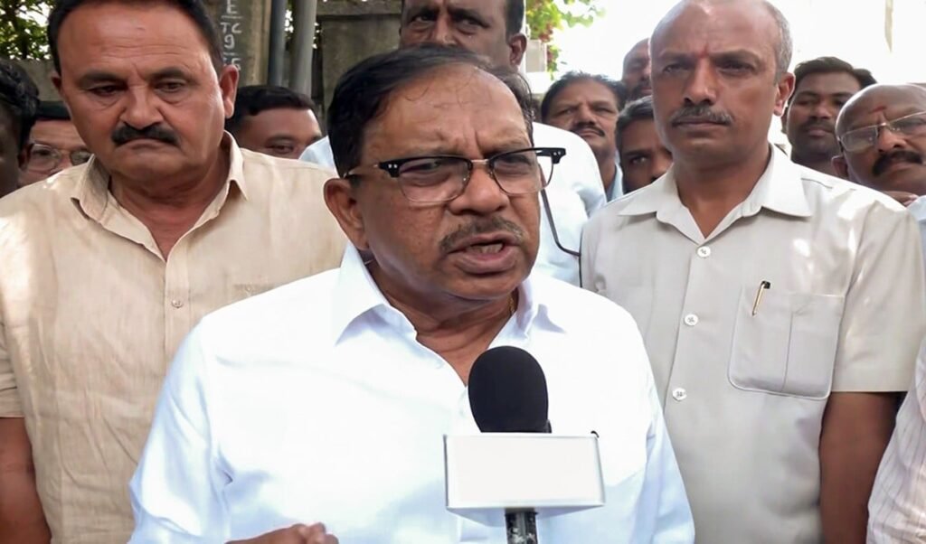 Bengaluru में ‘Cockroach Janta Party’ पर एक्शन, गृह मंत्री Parameshwara बोले- पुलिस का फैसला स्वतंत्र Bengaluru में ‘Cockroach Janta Party’ पर एक्शन, गृह मंत्री Parameshwara बोले- पुलिस का फैसला स्वतंत्र