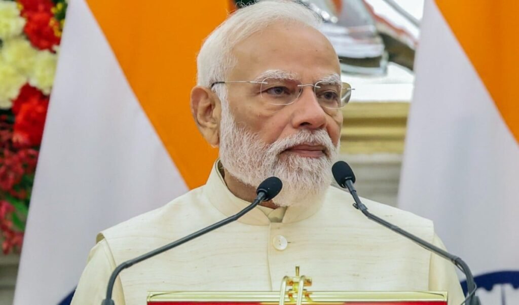 Bengaluru में बोले PM Modi- ‘धरती माता को केमिकल से बचाना भी एक Art of Living है’ Bengaluru में बोले PM Modi- ‘धरती माता को केमिकल से बचाना भी एक Art of Living है’