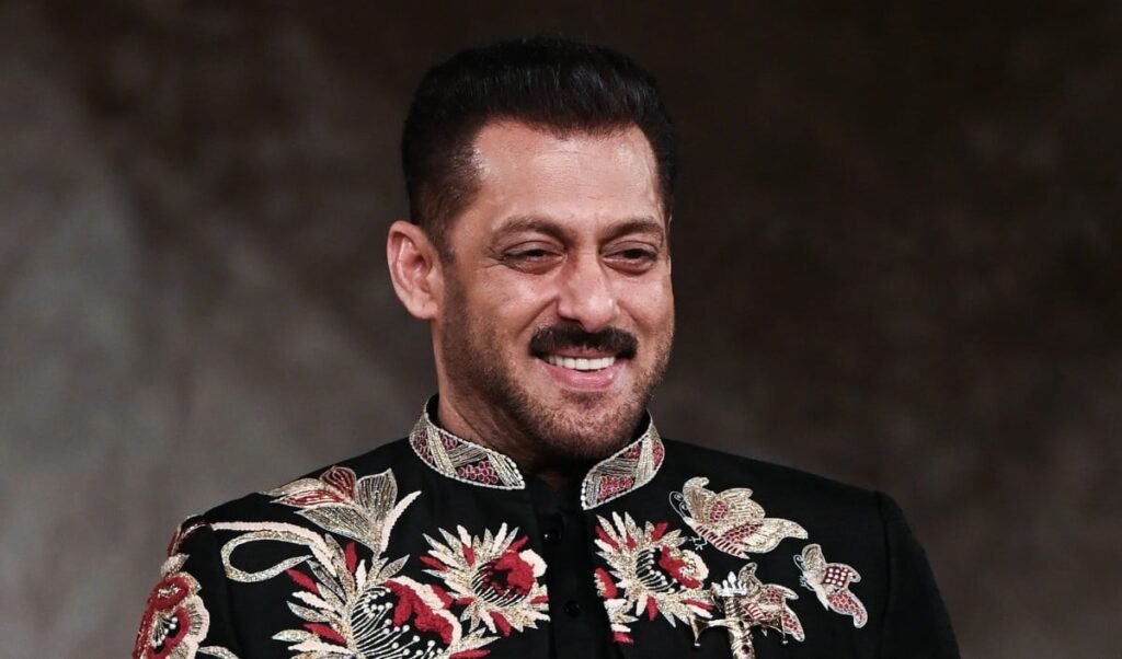 Bollywood Wrap-Up: सलमान के 'लोनली' पोस्ट का सच, इम्तियाज की फिल्म का धमाका और आलिया-शरवरी की लीक फोटो ने बढ़ाया इंटरनेट का पारा!
