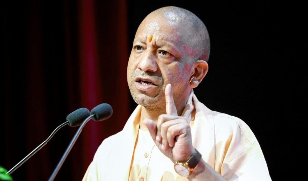 CM Yogi का Lucknow से बड़ा बयान, ‘जो देश-समाज के लिए खतरा, उनके लिए हिंसा ही उचित’ CM Yogi का Lucknow से बड़ा बयान, ‘जो देश-समाज के लिए खतरा, उनके लिए हिंसा ही उचित’