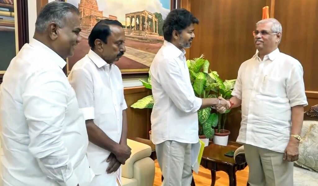 CM की शपथ पर ग्रहण! TVK के दावों से गवर्नर संतुष्ट नहीं, Vijay की राह में रोड़ा बना बहुमत का आंकड़ा