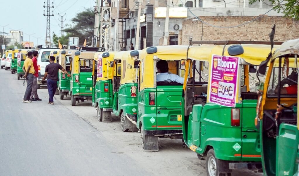 CNG की कीमतों में ₹2 का उछाल, अब ₹84/kg हुई दर! ऑटो यूनियन ने की किराया बढ़ाने की मांग CNG की कीमतों में ₹2 का उछाल, अब ₹84/kg हुई दर! ऑटो यूनियन ने की किराया बढ़ाने की मांग
