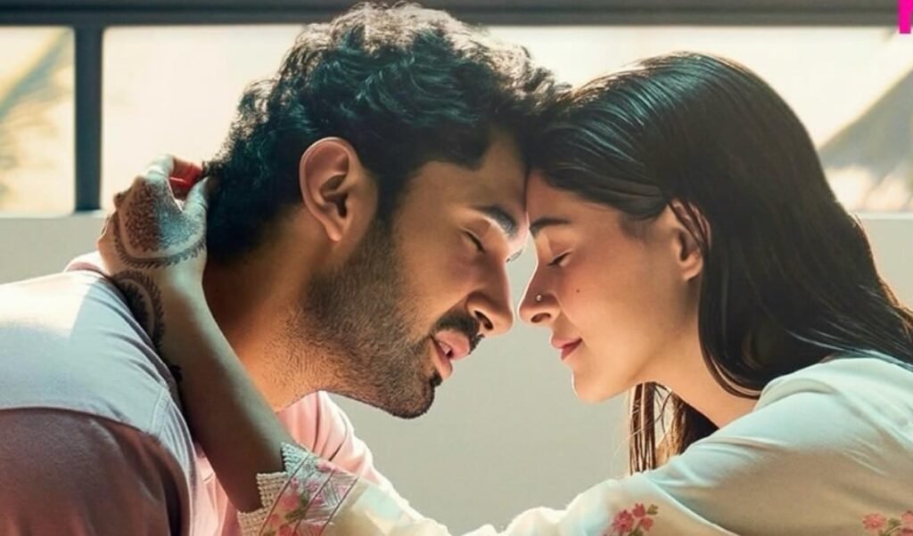 Chand Mera Dil Movie Review: शानदार संगीत और उम्दा कोशिश के बावजूद कमजोर लेखन की भेंट चढ़ी अनन्या पांडे और लक्ष्य की फिल्म