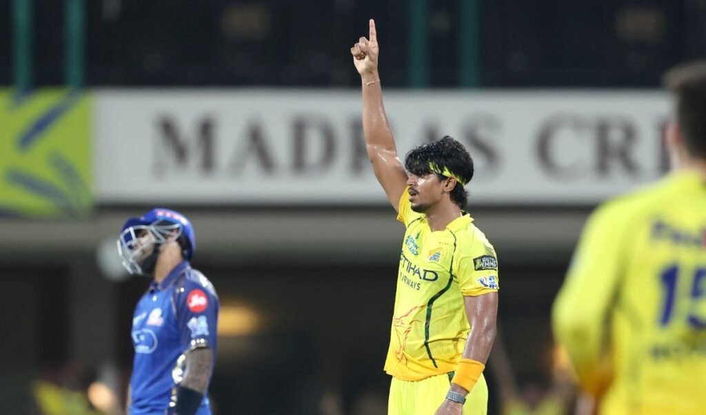 Chennai Super Kings को फिर लगा झटका, मुंबई के खिलाफ Debut करने वाला खिलाड़ी IPL से बाहर