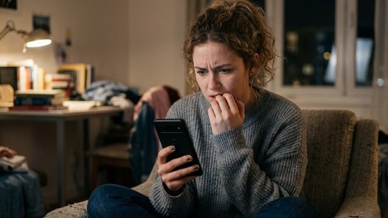 Constantly checking your date’s ‘last seen’? Psychologist warns what it does to your mind and body Constantly checking your date’s ‘last seen’? Psychologist warns what it does to your mind and body