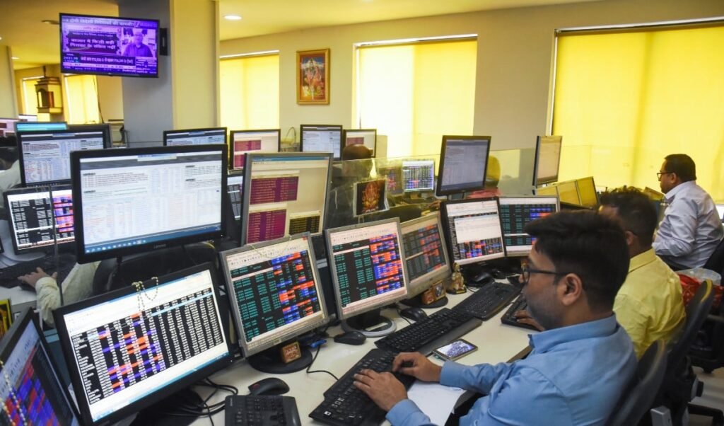 Crude Oil, कमजोर रुपया और FII की बिकवाली का तिहरा अटैक, Share Market में हाहाकार Crude Oil, कमजोर रुपया और FII की बिकवाली का तिहरा अटैक, Share Market में हाहाकार