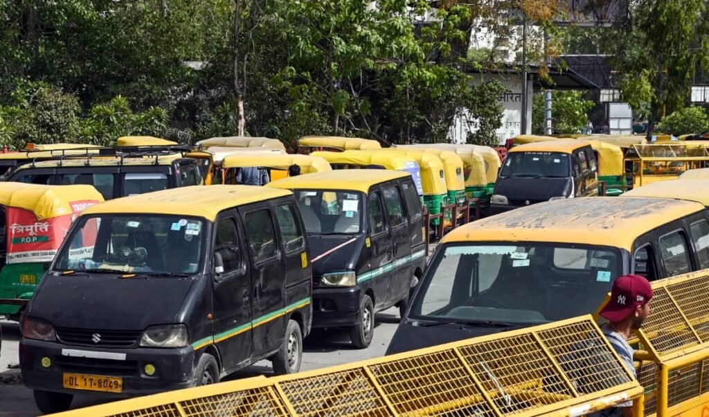Delhi-NCR Taxi Strike: यूनियनों की सरकार को चेतावनी, मांगें नहीं मानीं तो होगा बड़ा आंदोलन