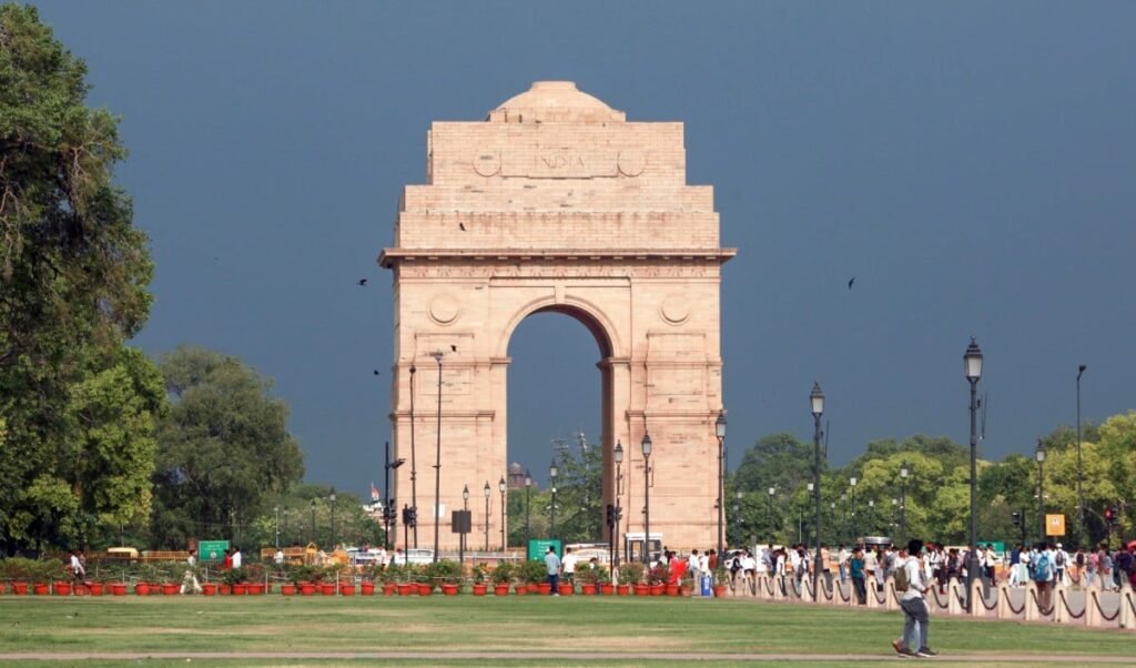 Delhi Weather | दिल्ली में सुबह रही गर्म, पारा 44 डिग्री तक पहुँचने के आसार, AQI ‘मध्यम’ श्रेणी में बरकरार